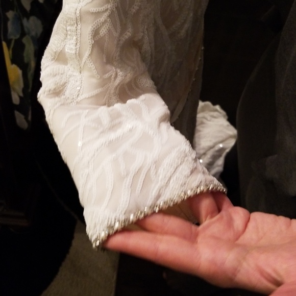 A lined wedding gown - Picture 4 of 6